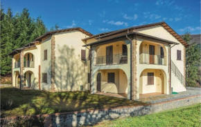 Three-Bedroom Apartment in Polla LU Camporgiano